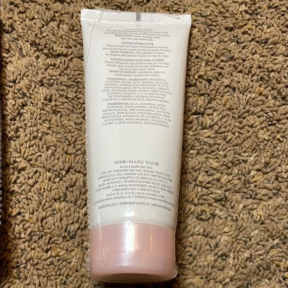 New Mary Kay Hydrating Lotion - Picture 2 of 4